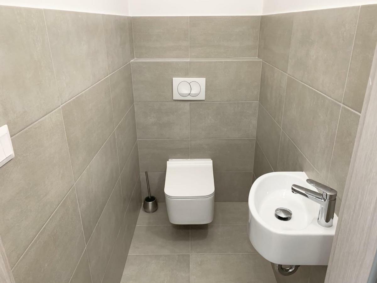 Exclusive Home - C. Apartman Pécs Esterno foto
